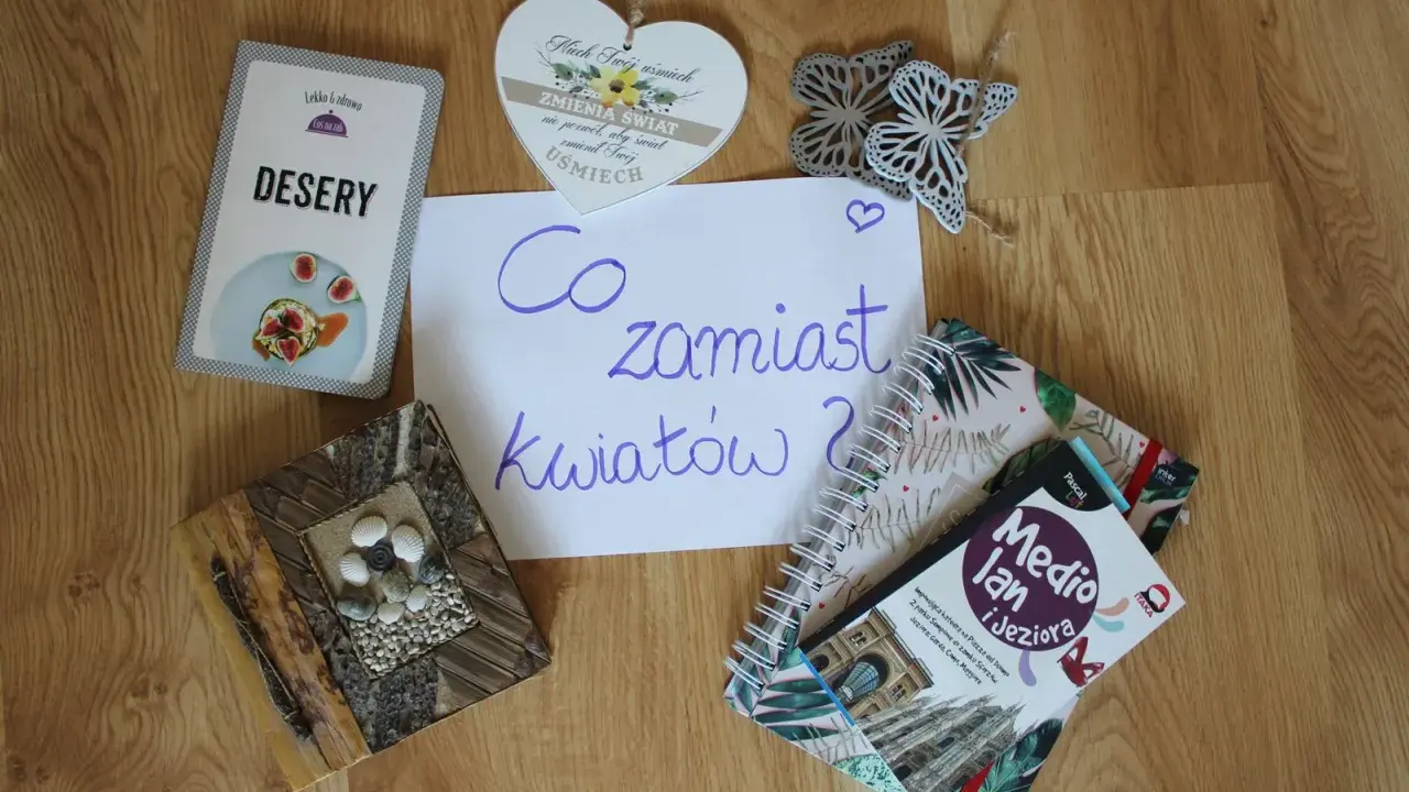 Karty z deserami, książka "Mediolan i Jeziora", serce z cytatem i ozdobne motyle – pomysły na to, co zamiast kwiatów na ślub.
