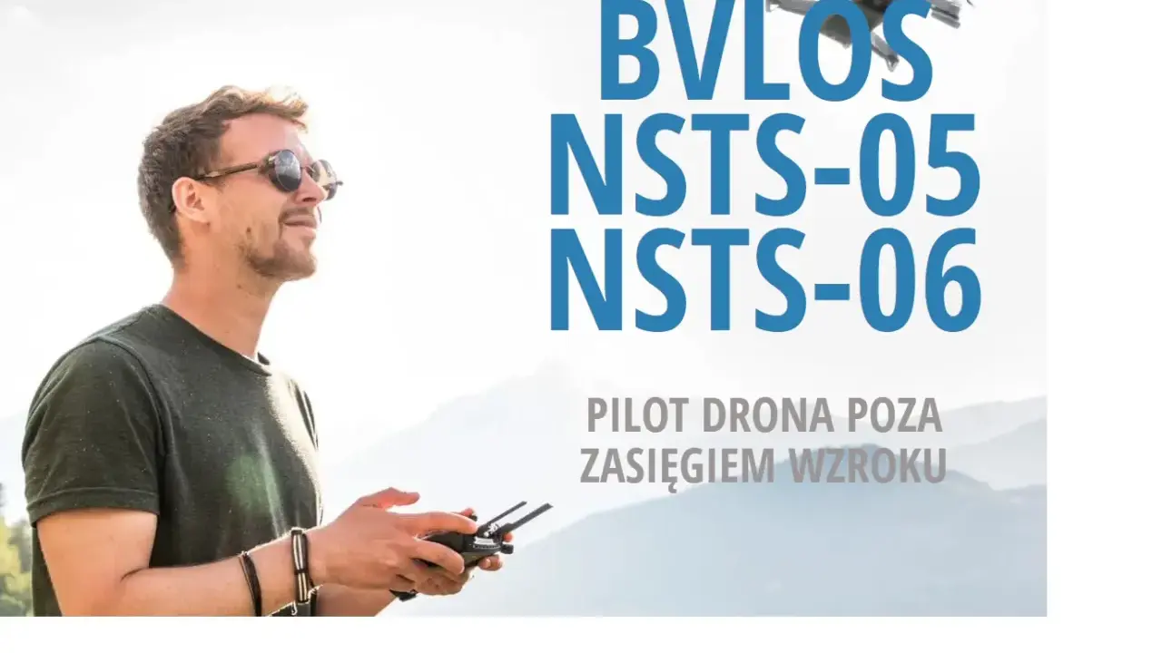 Mężczyzna steruje dronem poza zasięgiem wzroku. BVLOS co to? To pilotowanie dronów zgodnie z przepisami NSTS-05 i NSTS-06.