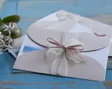 Eleganckie zaproszenia ślubne z kokardkami. Gdy nie możesz przyjąć zaproszenia, jak odmówić przyjścia na wesele?
