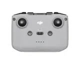 Szary kontroler DJI RC-N3 z dwoma joystickami, przyciskami i logo DJI. Idealny do sterowania dronem.