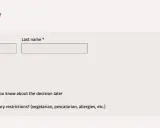 Formularz RSVP z polami na imię, nazwisko, liczbę gości i opcje odpowiedzi.