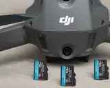 Dron DJI z trzema kartami pamięci Kingston 128GB. Jaka karta pamięci do drona 4K? Te karty są idealne!