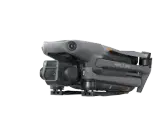 Szary dron Mavic 3 Cine gotowy do latania dronem we Włoszech, uchwyci zapierające dech w piersiach widoki.