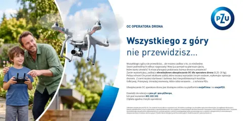 Ojciec i syn cieszą się lataniem dronem. Ubezpieczenie OC drona od PZU zapewni spokój.