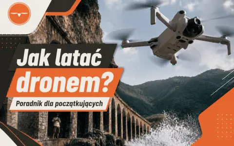 Poradnik "Jak latać dronem?" dla początkujących. Dron w locie nad malowniczym wybrzeżem z kamiennym akweduktem.