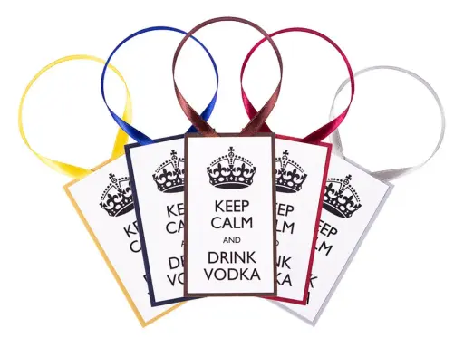 Dziękuję, że byliście ze mną w tym ważnym dniu! Te zawieszki "Keep Calm and Drink Vodka" z kolorowymi wstążkami to idealny dodatek do świętowania.