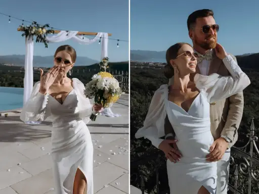 Para młoda w białej sukni i pan młody w beżowej marynarce, uśmiechnięci na tle krajobrazu. Ich cichy ślub cywilny odbył się w słoneczny dzień.