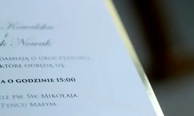 Zawiadomienie o ślubie Kowalskich i Nowaków. Uroczystość odbędzie się o godzinie 15:00 w kościele pw. Św. Mikołaja w Tyncu Małym.