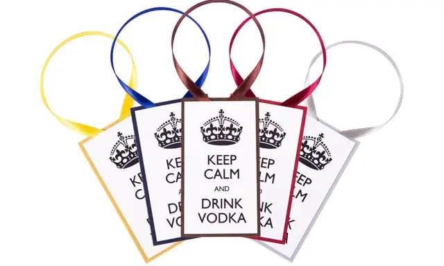 Dziękuję, że byliście ze mną w tym ważnym dniu! Te zawieszki "Keep Calm and Drink Vodka" z kolorowymi wstążkami to idealny dodatek do świętowania.