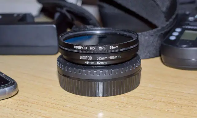 Dwa filtry fotograficzne Digipod: jeden CPL 58mm, drugi przejściówka 49-52mm. Zapewniają świetny filtr polaryzacyjny efekt.