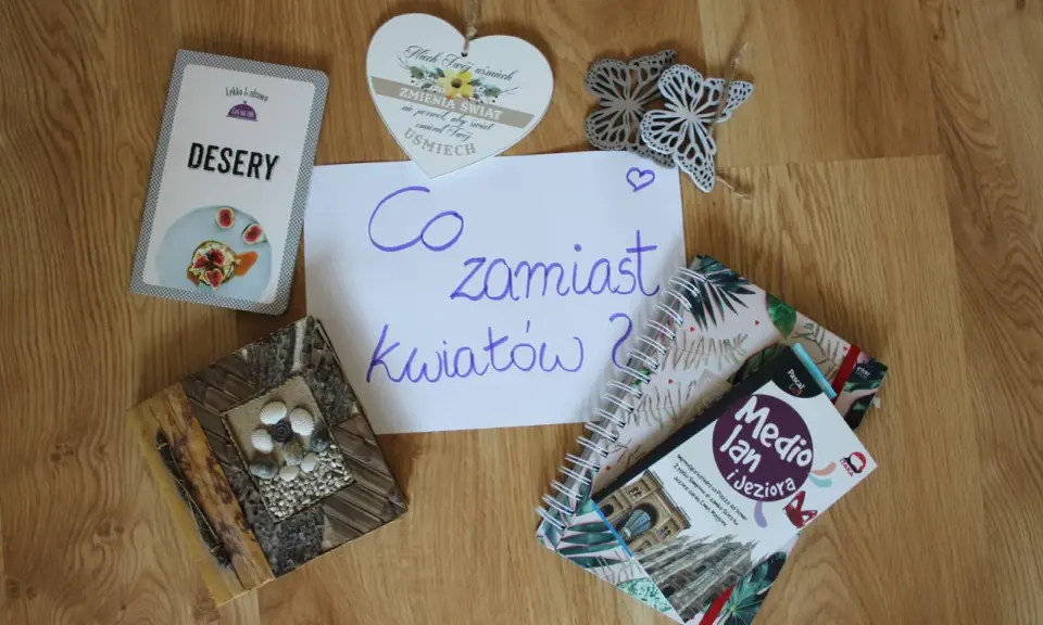 Karty z deserami, książka "Mediolan i Jeziora", serce z cytatem i ozdobne motyle – pomysły na to, co zamiast kwiatów na ślub.
