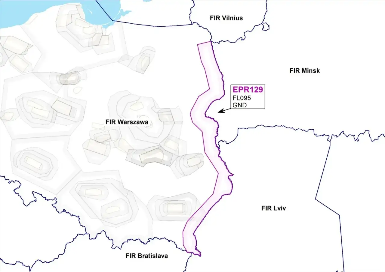 Mapa lotnicza z zaznaczonymi strefami FIR. Aplikacja droneradar może wykorzystywać takie dane do planowania lotów.