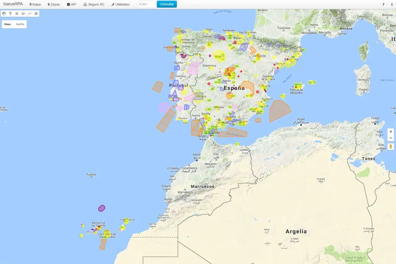 Mapa z zaznaczonymi strefami lotów dronem w Hiszpanii i Portugalii. Widoczne są obszary z ograniczeniami i zezwoleniami na latanie dronem w Hiszpanii.