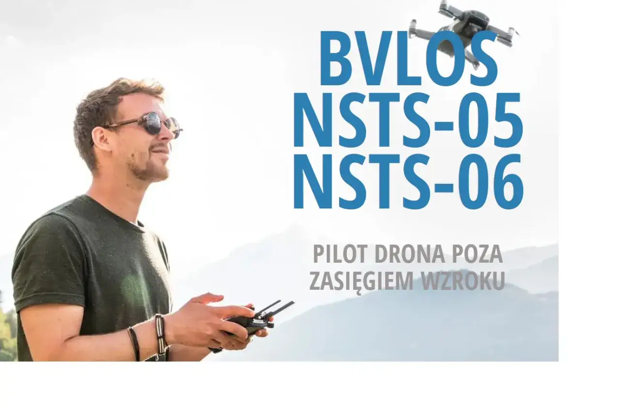 Mężczyzna steruje dronem poza zasięgiem wzroku. BVLOS co to? To pilotowanie dronów zgodnie z przepisami NSTS-05 i NSTS-06.