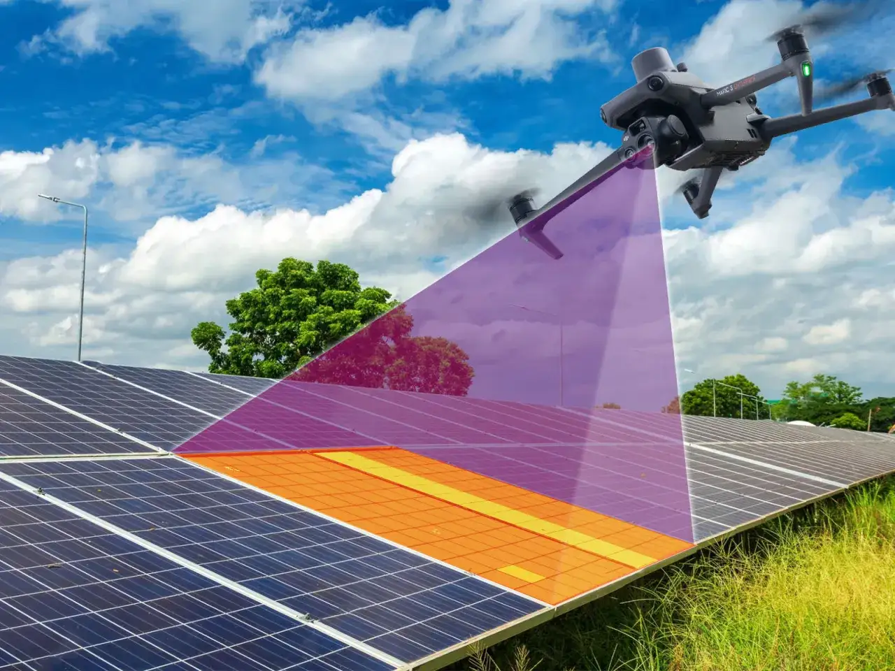 Dron z kamerą termowizyjną skanuje panele słoneczne, wykrywając anomalie cieplne.